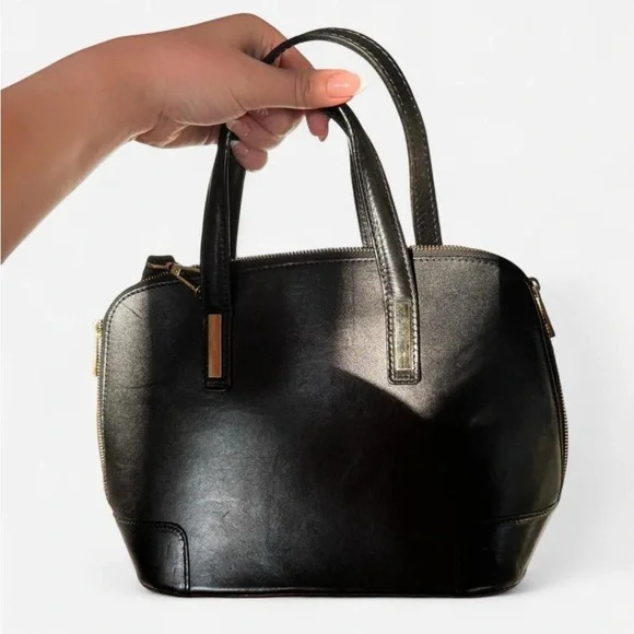 Vera Pelle Black 100% leather cross body bag with gold hardware and zip closure - Picture 6 of 8